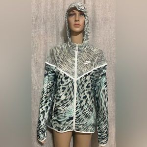 Nike Women's Tech Hyperfuse Windrunner Jacket-MEDIUM-green,black,white